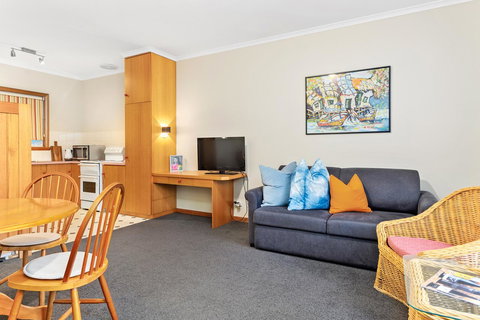 Anabel\'s Of Scottsdale - Lightning Ridge Tourism 16