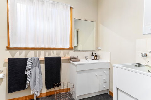 Anabel\'s Of Scottsdale - Lightning Ridge Tourism 9