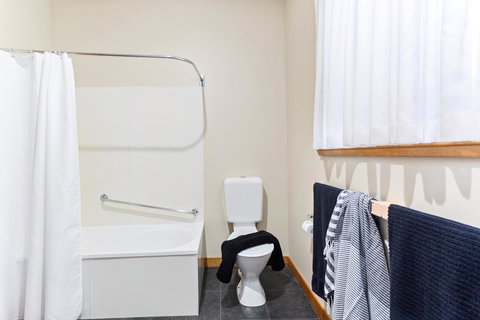 Anabel\'s Of Scottsdale - Lightning Ridge Tourism 8