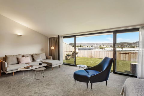 MACq 01 Hotel - Lightning Ridge Tourism 24