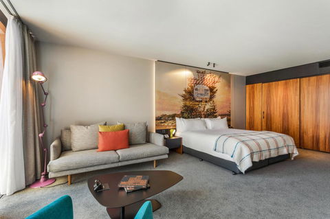 MACq 01 Hotel - Lightning Ridge Tourism 1