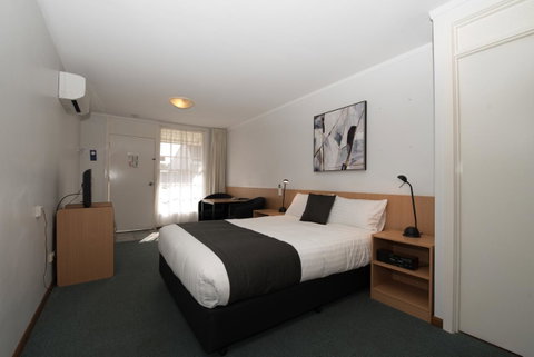 Barclay Motor Inn - Lightning Ridge Tourism 2