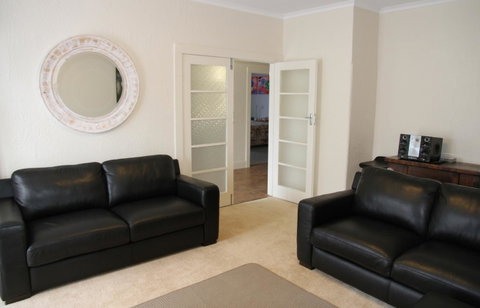 Barclay Motor Inn - Lightning Ridge Tourism 33