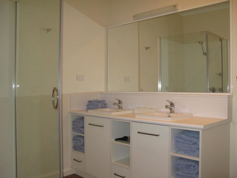 Barclay Motor Inn - Lightning Ridge Tourism 38