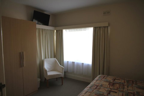 Barclay Motor Inn - Lightning Ridge Tourism 40