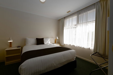 Barclay Motor Inn - Lightning Ridge Tourism 5