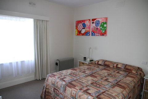 Barclay Motor Inn - Lightning Ridge Tourism 37
