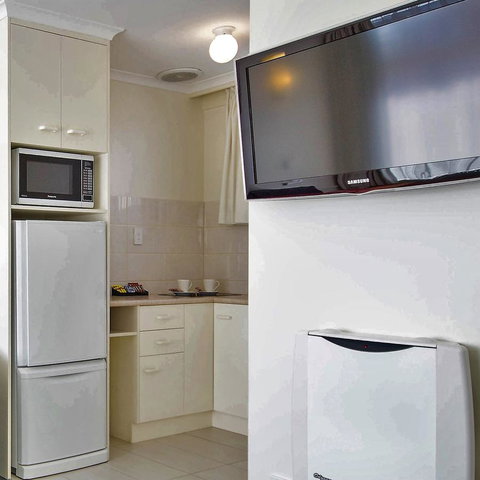 Barclay Motor Inn - Lightning Ridge Tourism 22