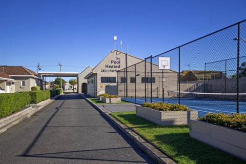 Barclay Motor Inn - Lightning Ridge Tourism 8