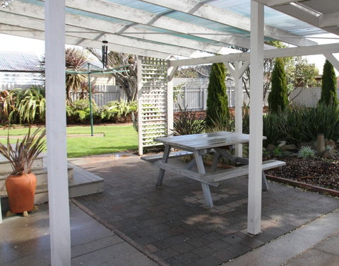 Barclay Motor Inn - Lightning Ridge Tourism 31