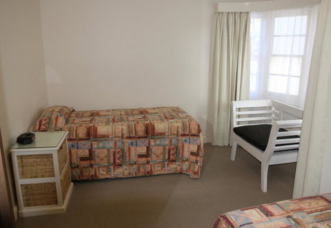 Barclay Motor Inn - Lightning Ridge Tourism 42