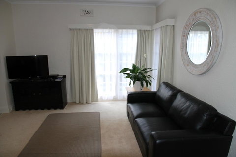 Barclay Motor Inn - Lightning Ridge Tourism 34