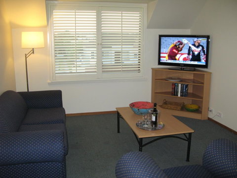 Barclay Motor Inn - Lightning Ridge Tourism 30