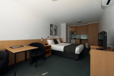 Barclay Motor Inn - Lightning Ridge Tourism 4