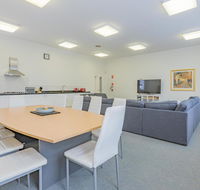 4 Bedroom House - Hobart CBD - Free Parking - Lightning Ridge Tourism