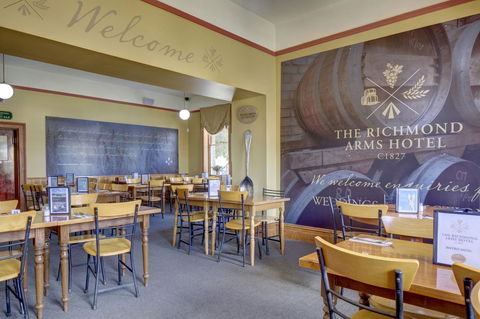 The Richmond Arms Hotel - Lightning Ridge Tourism 10