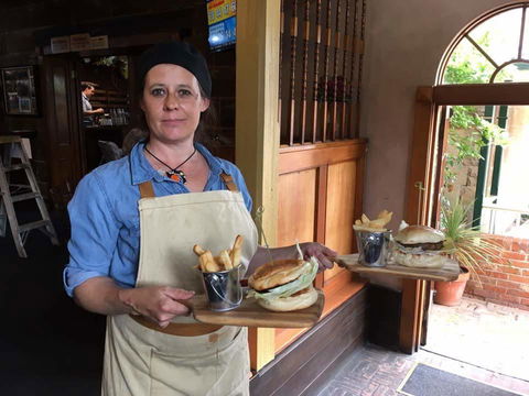 The Richmond Arms Hotel - Lightning Ridge Tourism 15