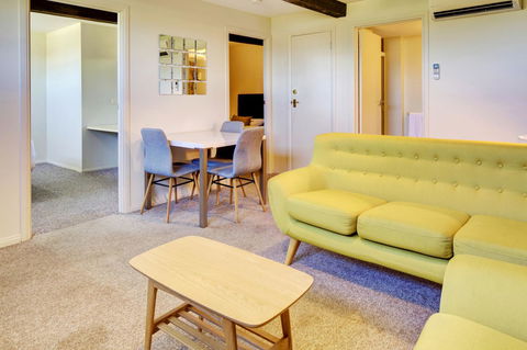 The Richmond Arms Hotel - Lightning Ridge Tourism 3