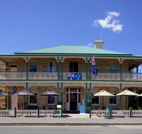 The Richmond Arms Hotel - Lightning Ridge Tourism