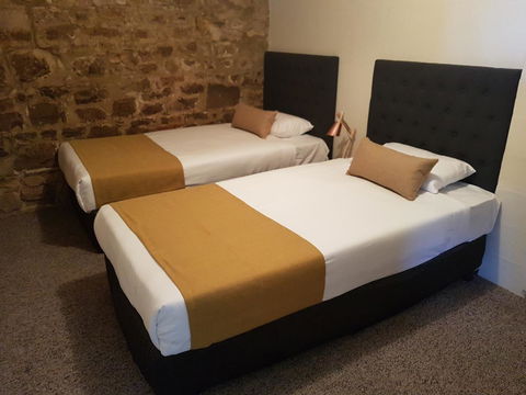 The Richmond Arms Hotel - Lightning Ridge Tourism 8