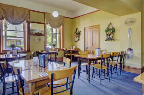 The Richmond Arms Hotel - Lightning Ridge Tourism 11