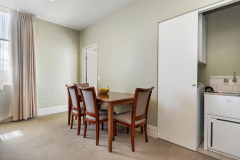 Launceston Central Apartment Hotel Official - Lightning Ridge Tourism 4