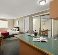 Quest Waterfront - Lightning Ridge Tourism