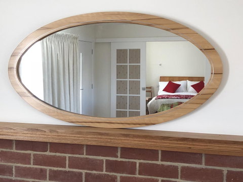 Richmond Bridge Accommodation â€œTwo The Bridgeâ€ - Lightning Ridge Tourism 12