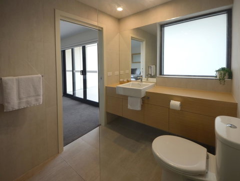 Kangaroo Bay Apartments - Lightning Ridge Tourism 8