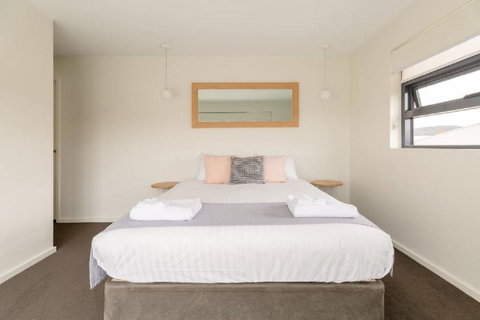 Kangaroo Bay Apartments - Lightning Ridge Tourism 24