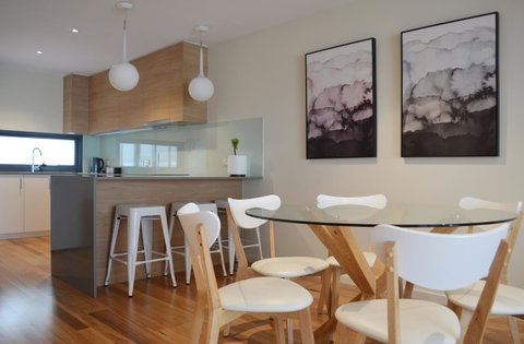 Kangaroo Bay Apartments - Lightning Ridge Tourism 1