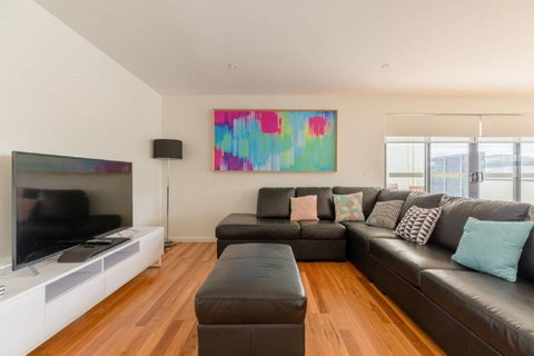 Kangaroo Bay Apartments - Lightning Ridge Tourism 31