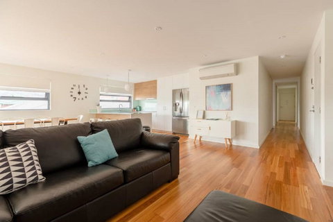 Kangaroo Bay Apartments - Lightning Ridge Tourism 32