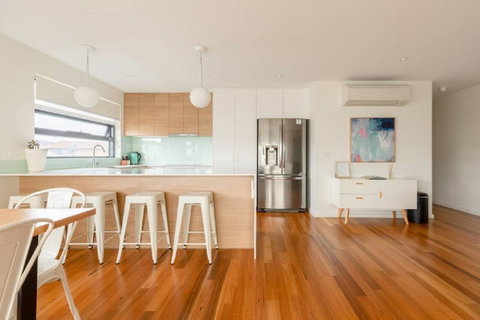Kangaroo Bay Apartments - Lightning Ridge Tourism 0