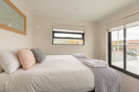 Kangaroo Bay Apartments - Lightning Ridge Tourism 29