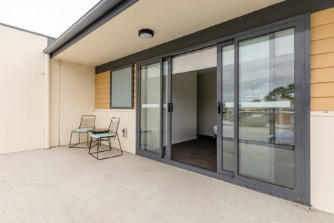 Kangaroo Bay Apartments - Lightning Ridge Tourism 26