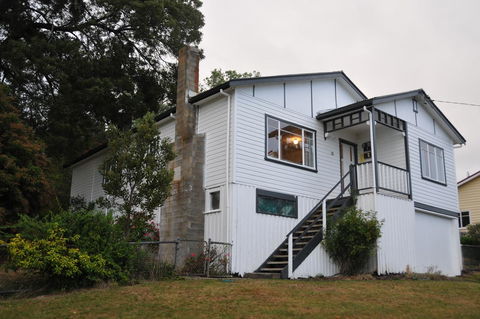 Maydena Chalet - Lightning Ridge Tourism 0