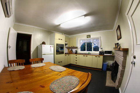 Maydena Chalet - Lightning Ridge Tourism 9