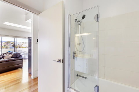 Bellerive Marina View Apartments NO 27 - Lightning Ridge Tourism 11