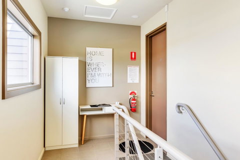 Bellerive Marina View Apartments NO 27 - Lightning Ridge Tourism 18