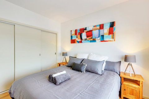 Bellerive Marina View Apartments NO 27 - Lightning Ridge Tourism 5