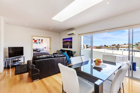 Bellerive Marina View Apartments NO 27 - Lightning Ridge Tourism 2
