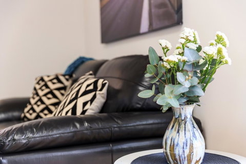 Bellerive Marina View Apartments NO 27 - Lightning Ridge Tourism 7
