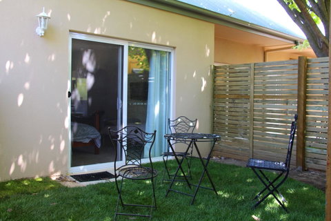 Richmond Coachmans Rest - Lightning Ridge Tourism 3