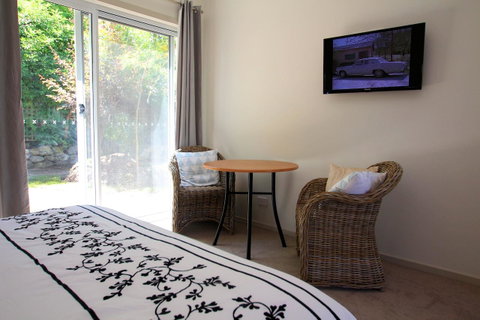 Richmond Coachmans Rest - Lightning Ridge Tourism 16