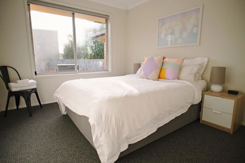 The Holiday Home People - Lightning Ridge Tourism 12