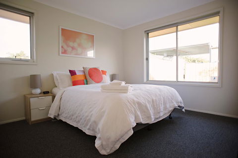 The Holiday Home People - Lightning Ridge Tourism 15