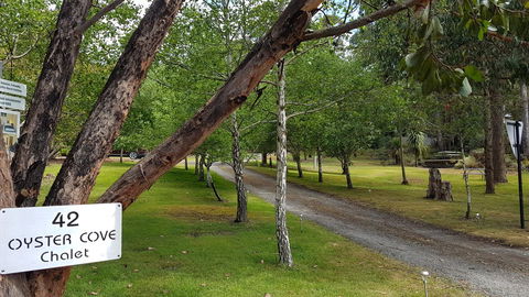 Oyster Cove Chalet - Lightning Ridge Tourism 14
