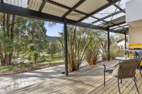 Oyster Cove Chalet - Lightning Ridge Tourism 7