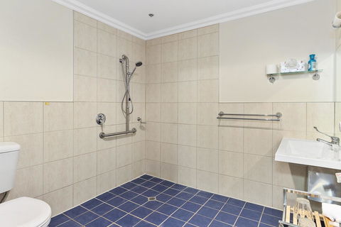 Oyster Cove Chalet - Lightning Ridge Tourism 11